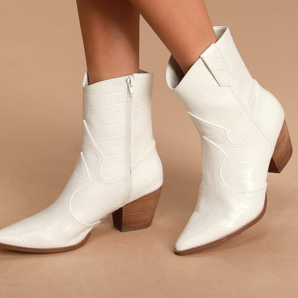 NIB NWT cowboy booties short boots